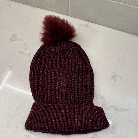 Prince & Fox Women’s Beanie Hat Violet Faux Fur Pompom One Size NWT - Picture 4 of 6